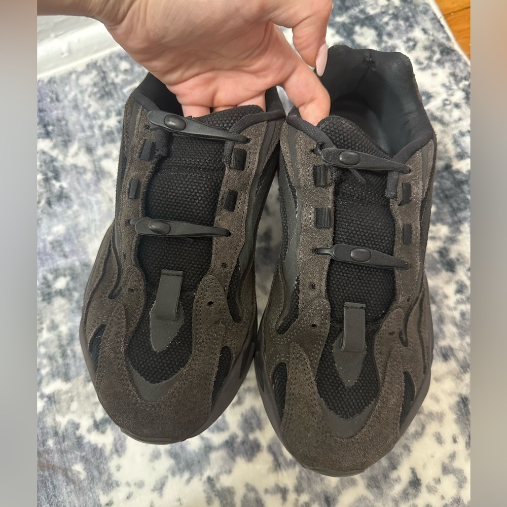 Adidas Yeezy Boost 700 
size 6 men’s/7.5 women’s